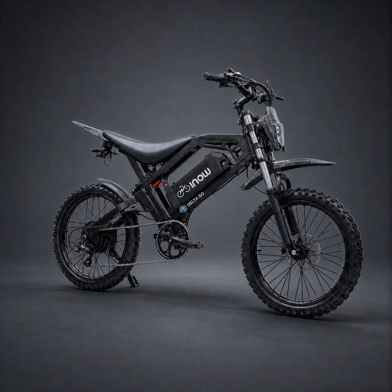 E-bike D50 Cross com identificação Deltago em estúdio grafite
